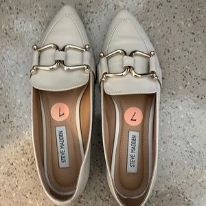 Tan pointed flats